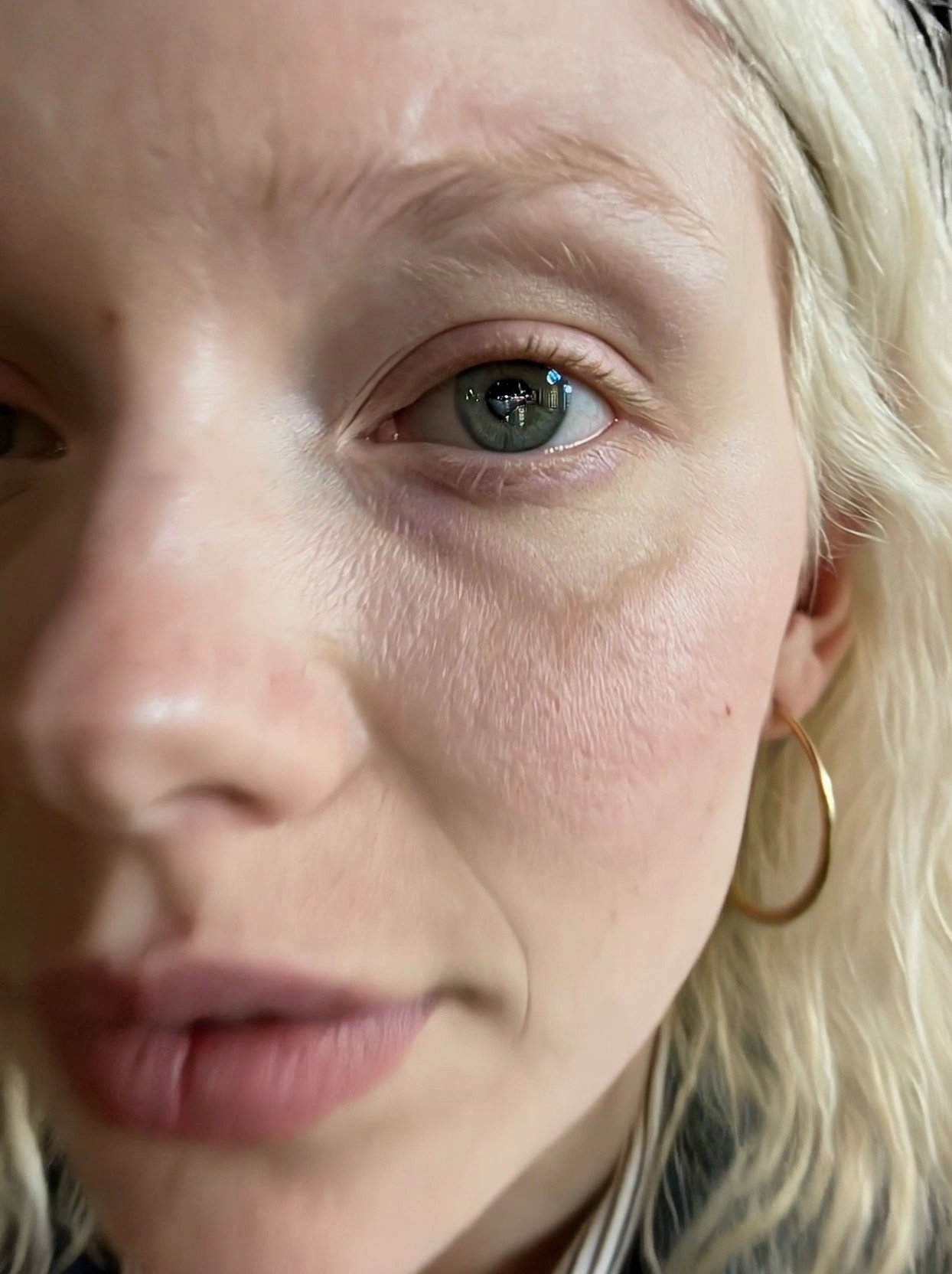 AI Video Generator Diving In Her Eye
